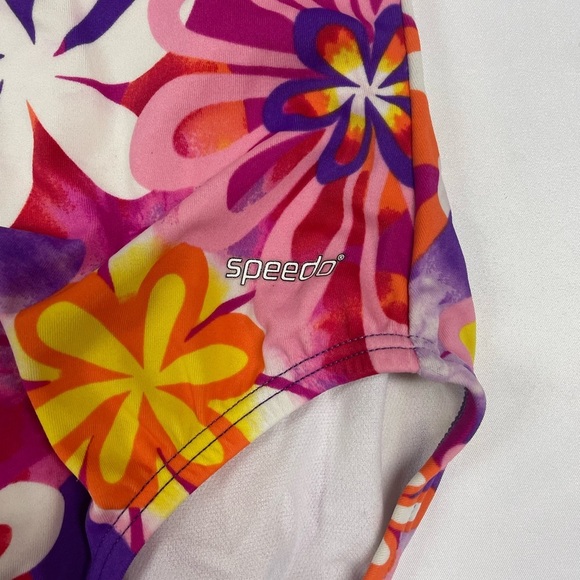 Speedo size 12 for girls. Bright and in great shape, gently worn and sweet! - Picture 4 of 4